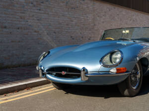 Imagen 9/21 de Jaguar E-Type 4.2 (1964)