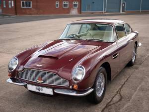 Image 9/14 of Aston Martin DB 6 (1968)