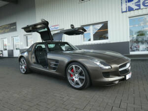 Image 9/15 of Mercedes-Benz SLS AMG (2012)