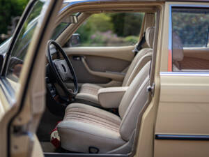 Image 20/40 of Mercedes-Benz 350 SE (1975)