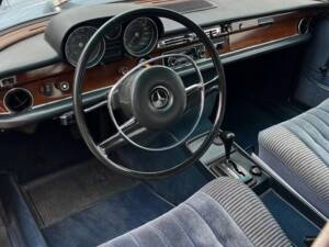 Image 8/10 of Mercedes-Benz 280 SE 3,5 (1972)