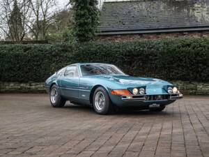 Image 33/65 of Ferrari 365 GTB&#x2F;4 Daytona (1972)