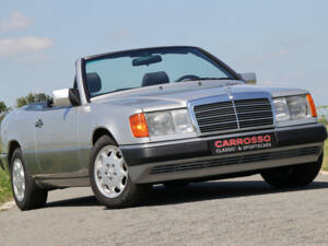 Image 29/39 de Mercedes-Benz 300 CE-24 (1992)