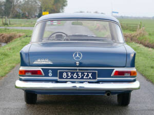 Image 34/39 of Mercedes-Benz 200 (1967)