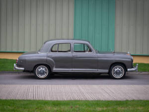 Image 4/31 de Mercedes-Benz 220 S (1957)
