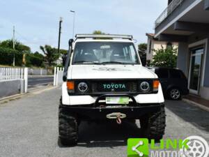 Image 6/10 de Toyota Land Cruiser Turbo LJ 70 (1987)