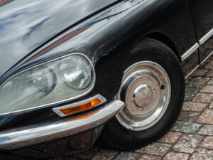 Image 3/56 of Citroën DS 20 Pallas (1971)