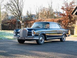 Afbeelding 11/45 van Mercedes-Benz 300 SE (1965)