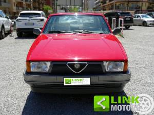 Image 8/10 de Alfa Romeo 75 1.6 (1988)