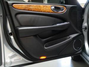 Image 6/50 of Jaguar XJ 8 4.2 (2007)