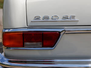 Image 8/50 of Mercedes-Benz 280 SE 3,5 (1970)