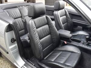 Immagine 30/46 di BMW 320i (1995)