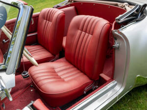 Image 13/30 of Mercedes-Benz 190 SL (1961)