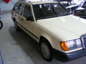 Imagen 9/52 de Mercedes-Benz 250 TD (1988)