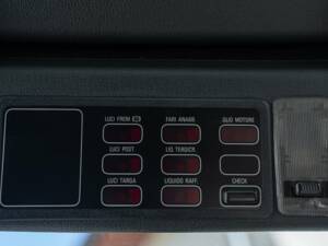 Image 41/50 of BMW 320i (1989)