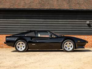 Bild 3/50 von Ferrari 308 GTB Quattrovalvole (1985)