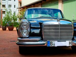 Image 21/188 of Mercedes-Benz 280 SE 3,5 (1971)