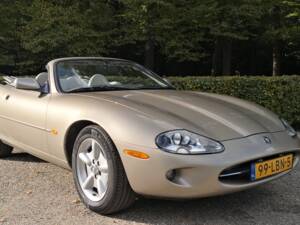 Image 14/36 of Jaguar XK8 4.0 (1998)