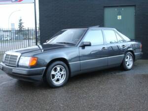 Immagine 2/7 di Mercedes-Benz 260 E (1992)