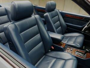 Image 24/69 of Mercedes-Benz E 320 (1994)