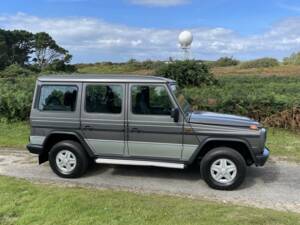 Afbeelding 2/11 van Mercedes-Benz 300 GE (LWB) (1991)