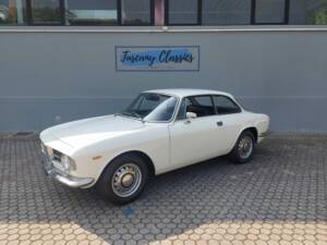 Image 1/21 of Alfa Romeo Giulia GT 1300 Junior (1970)