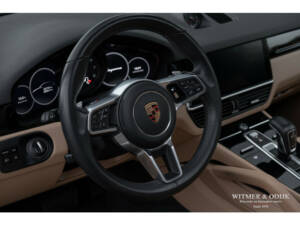 Image 16/38 of Porsche Cayenne (2019)