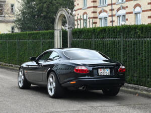 Image 4/51 of Jaguar XKR (2002)