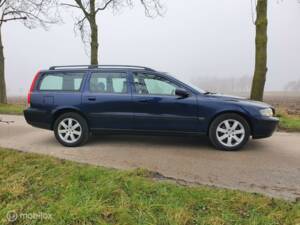 Image 4/31 of Volvo V 70 2.4 (2003)