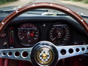 Image 13/21 of Jaguar E-Type 4.2 (1965)