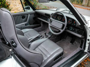 Image 2/38 of Porsche 911 Carrera 4 (1991)