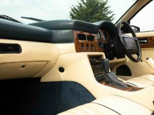 Image 30/50 of Aston Martin Virage Volante (1995)