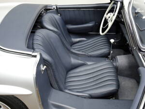 Image 21/30 of Mercedes-Benz 300 SL Roadster (1961)