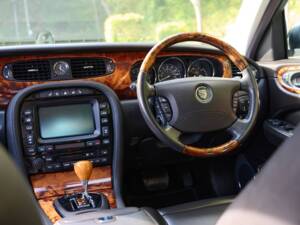 Bild 6/8 von Jaguar S-Type 4.2 V8 R (2006)