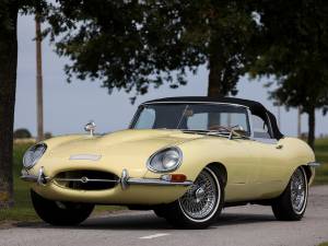 Bild 33/35 von Jaguar E-Type (1967)