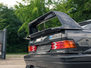 Imagen 21/51 de Mercedes-Benz 190 E 2.5-16 Evolution II (1991)