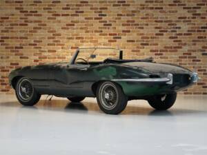 Image 5/28 of Jaguar E-Type 3.8 (1962)