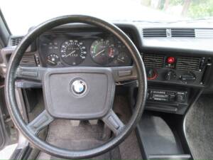 Image 6/22 de BMW 316 (1981)