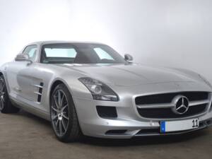 Imagen 2/24 de Mercedes-Benz SLS AMG (2011)