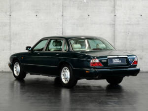 Immagine 2/23 di Daimler Super V8 (2000)