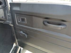 Image 22/45 of Land Rover Defender 110 Td5 (2001)