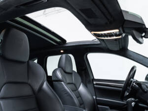 Bild 24/39 von Porsche Cayenne GTS (2016)