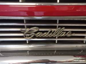 Image 18/35 of Cadillac Coupe DeVille (1964)