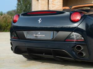 Bild 25/50 von Ferrari California (2010)