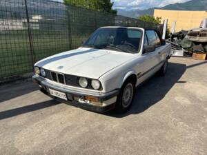 Image 2/14 of BMW 320i (1987)