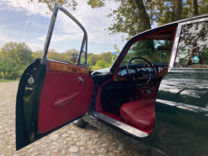 Image 48/52 de Jaguar 420 G (1967)