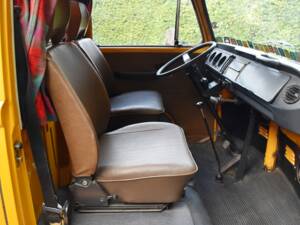 Image 21/49 of Volkswagen T2b Camper (1978)