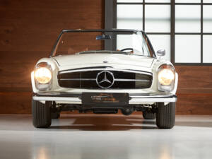 Image 7/55 of Mercedes-Benz 230 SL (1965)