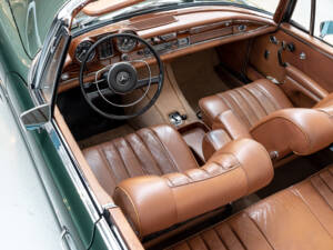 Image 19/47 de Mercedes-Benz 300 SE (1967)