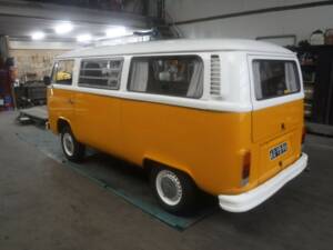 Image 3/49 of Volkswagen T2 a&#x2F;b (1977)